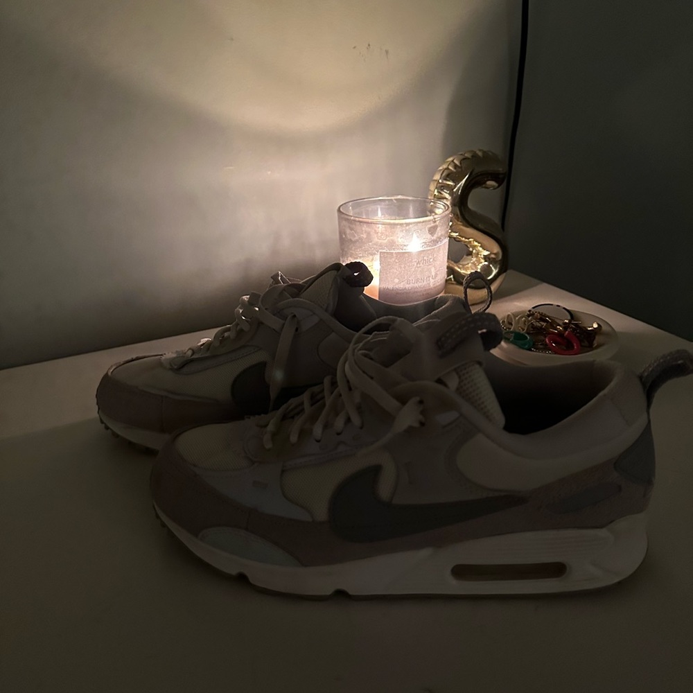 WMNS AIR MAX 90 FUTURA
"Summit White / Pure Platinum"